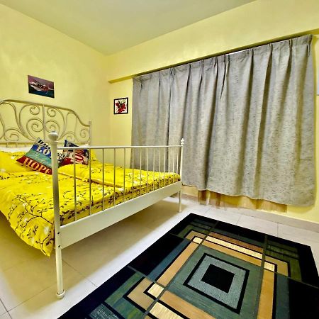 Putravilla Condominium Lovely & Spacious With Public Pool Kampong Kerdas Exteriér fotografie