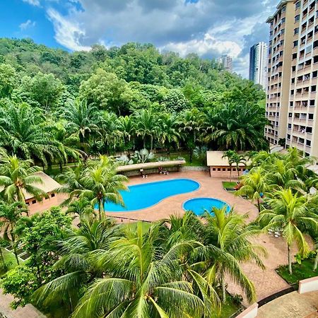 Putravilla Condominium Lovely & Spacious With Public Pool Kampong Kerdas Exteriér fotografie