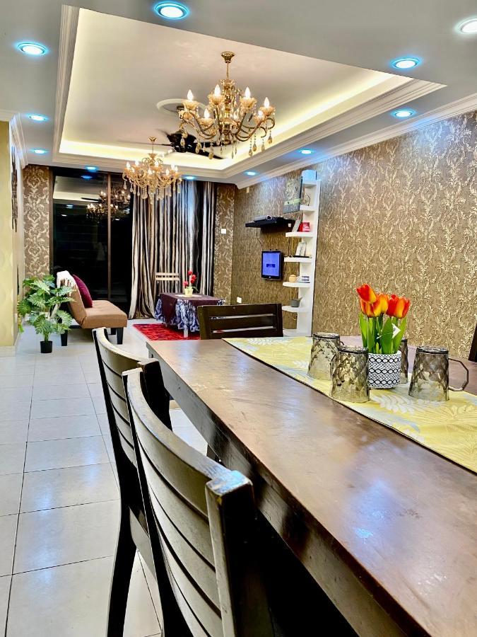Putravilla Condominium Lovely & Spacious With Public Pool Kampong Kerdas Exteriér fotografie
