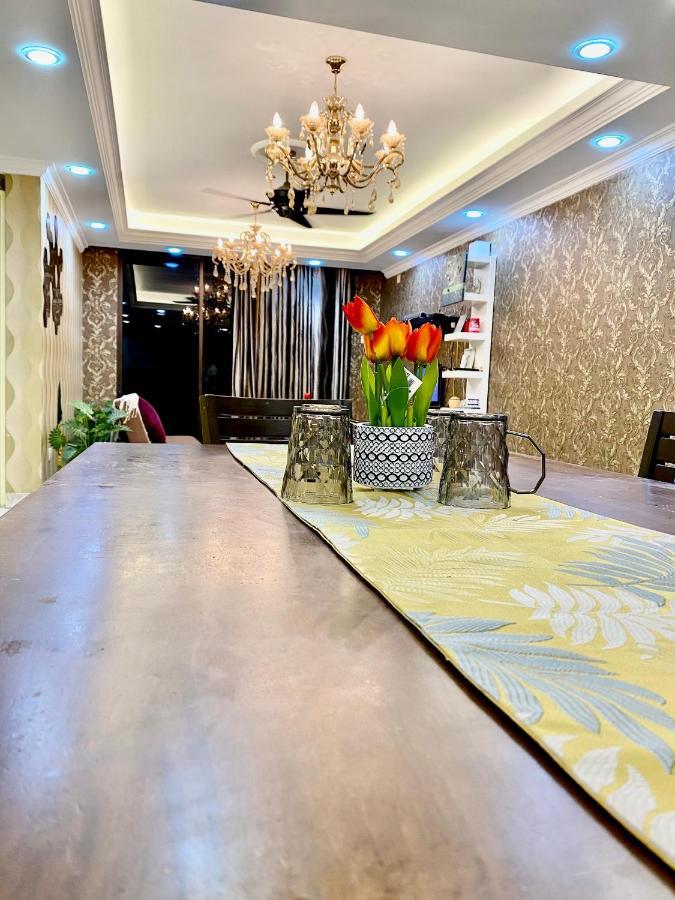 Putravilla Condominium Lovely & Spacious With Public Pool Kampong Kerdas Exteriér fotografie