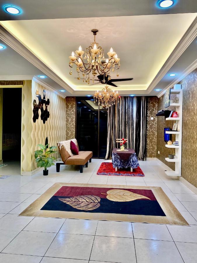Putravilla Condominium Lovely & Spacious With Public Pool Kampong Kerdas Exteriér fotografie