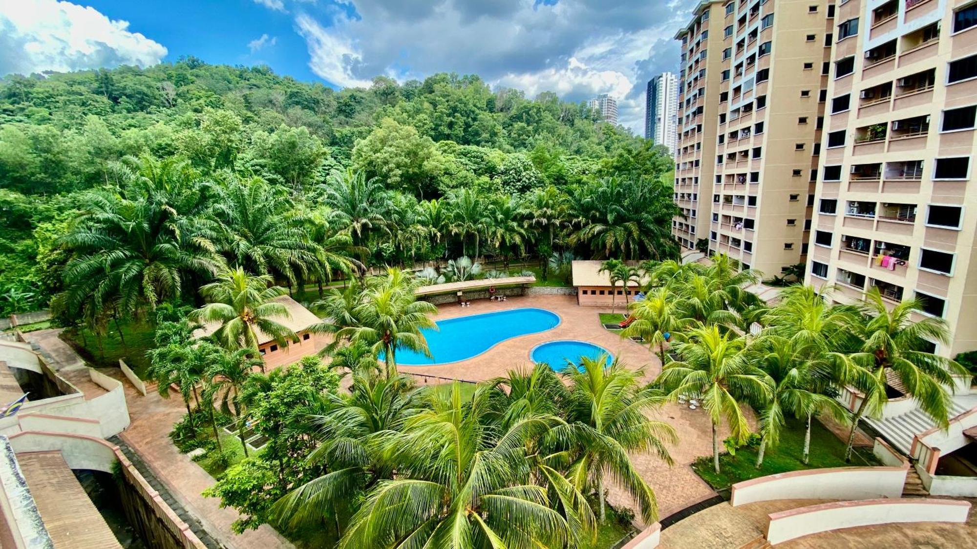 Putravilla Condominium Lovely & Spacious With Public Pool Kampong Kerdas Exteriér fotografie